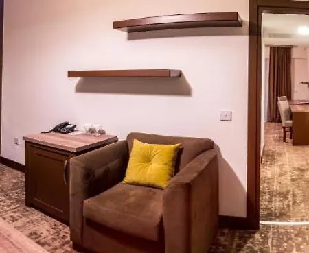 여관 Trikomo Rooms